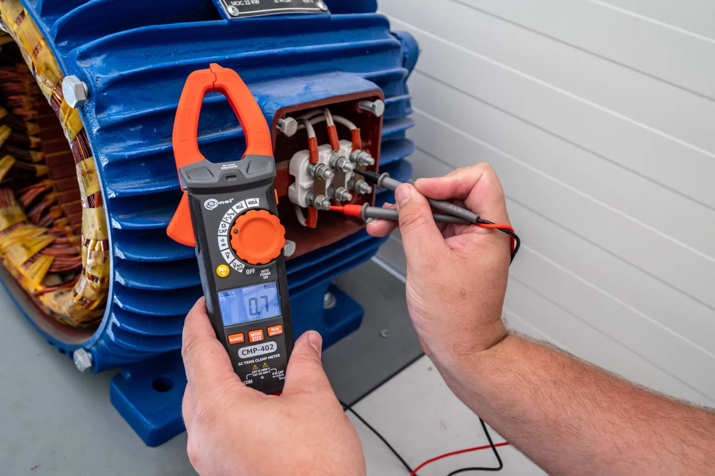 CMP-402 Clamp-on Meter
