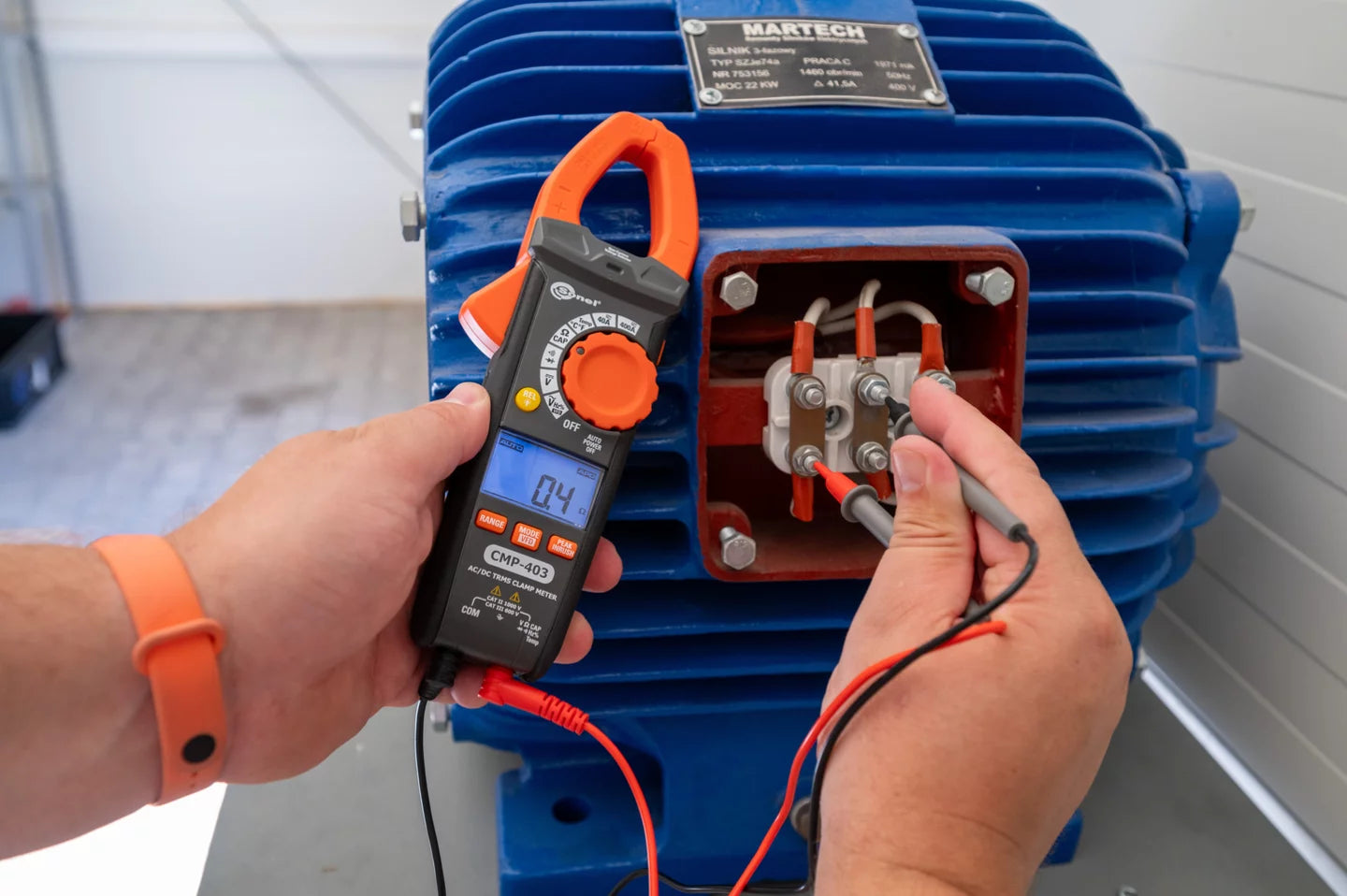 CMP-403 Clamp-on Meter