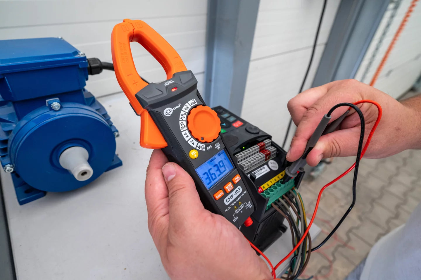 CMP-403 Clamp-on Meter