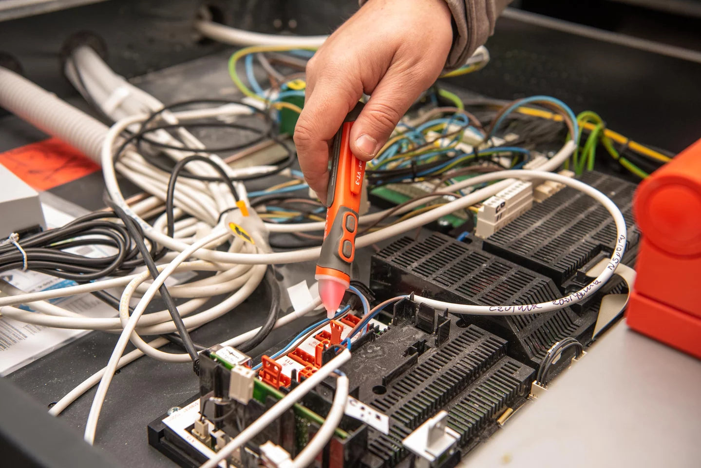 VT-3 Non-contact AC Voltage Detector